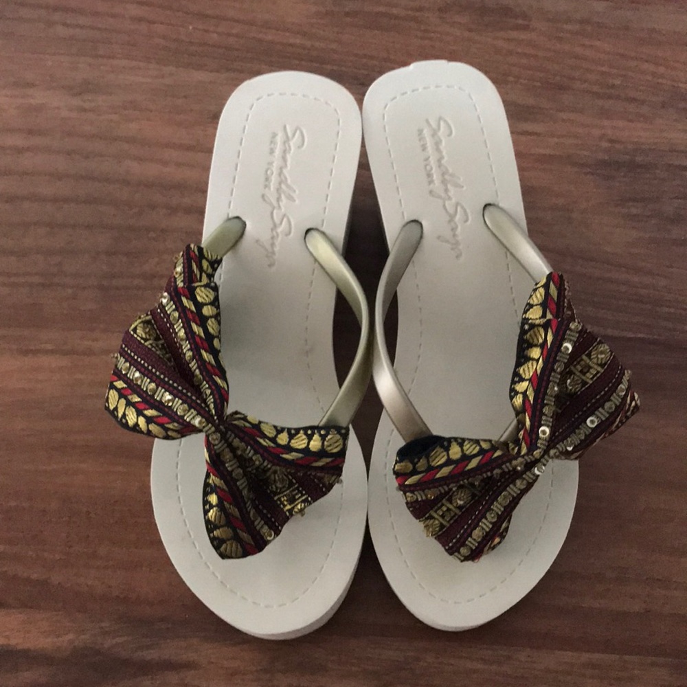New without tug wedge sole